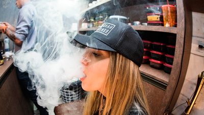 La epidemia de cigarrillos electrónicos que está afectando a los jóvenes