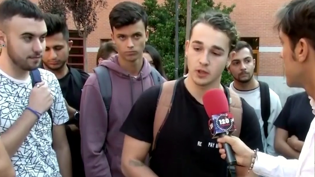 Alumnos de la URJC denuncian el desprestigio por las continuas polémicas: "Nuestro título no es regalado"