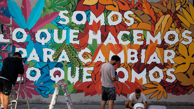 Desarrollo sostenible, Galeano y arte en una pared de Lavapiés