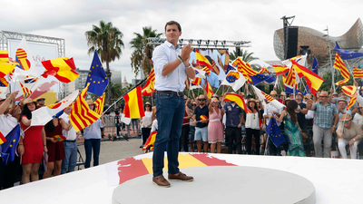 Rivera pide elecciones y que Sánchez "no anteponga el sillón a los intereses de España