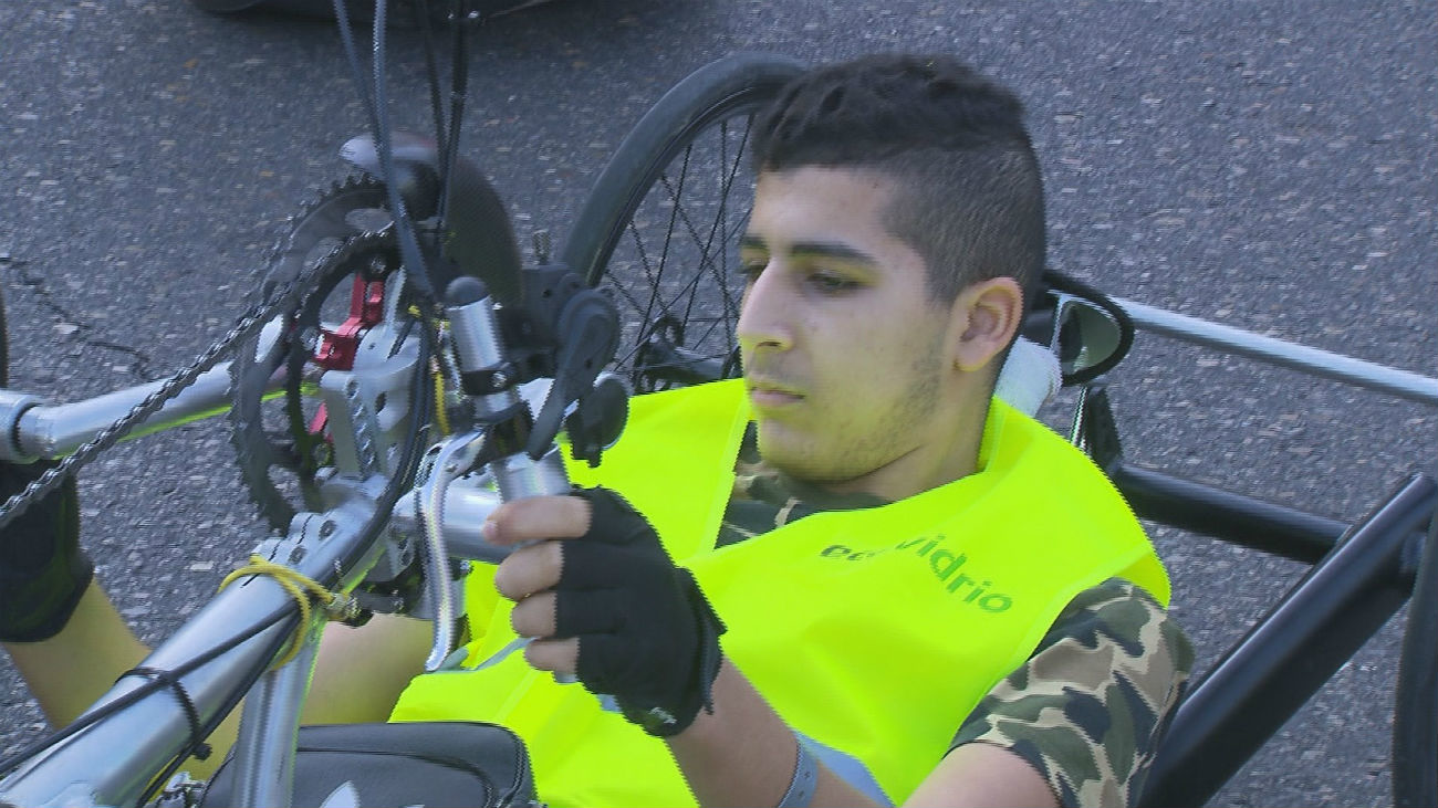 Cerca de un centenar de personas participan en la carrera inclusiva de Ecovidrio en última etapa de La Vuelta 2018