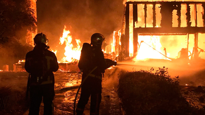 Un chalet devorado por las llamas en Valdemorillo en cuestión de minutos