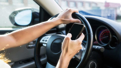 La DGT aumenta el control de las distracciones, la principal causa de accidentes