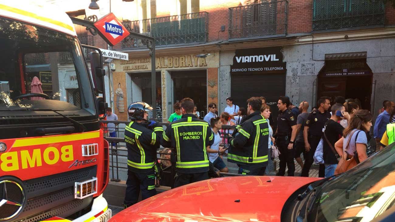Doce personas atendidas tras incendiarse un portátil en la línea 9 de metro