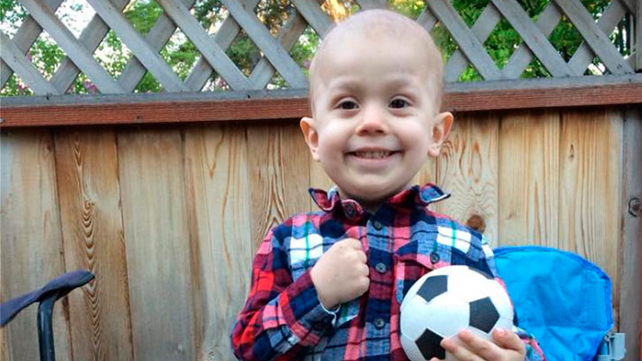 Una ciudad adelanta la Navidad para Brody, el pequeño con cáncer terminal