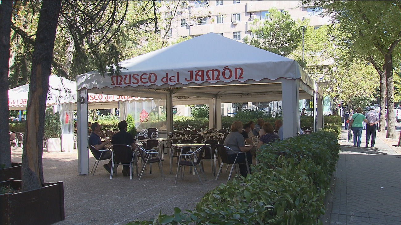 El bar del barrio pierde terreno ante las franquicias de restauración