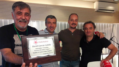 Cubillo recibe el premio al mejor entrador de Tercera de Madrid al Tanto