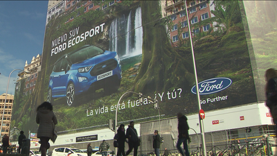Madrid prohíbe las lonas publicitarias en fachadas y abordar  a viandantes con publicidad