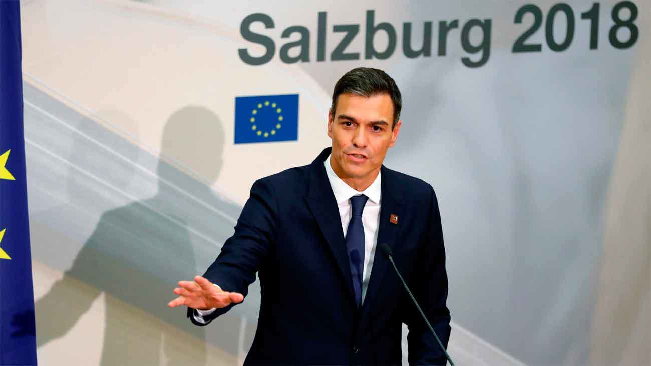 Sánchez dispuesto a comparecer en el Senado, admite  el "fallo" en la reseña de su libro