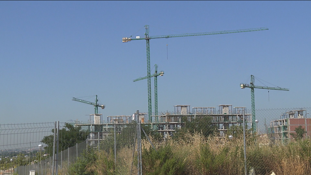 El número de grúas de la construcción en Madrid crece un 47% en un año