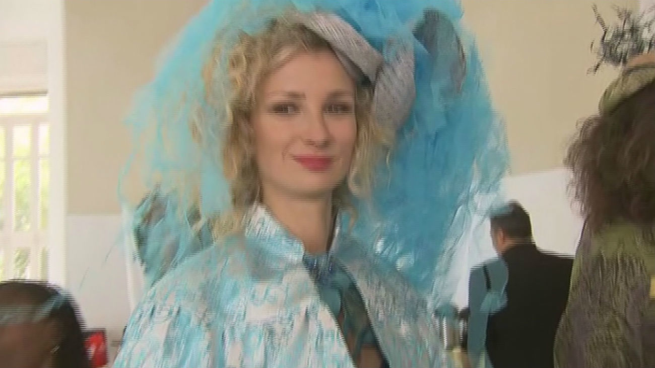 Mujeres víctimas de trata confeccionan la nueva colección 'Coeur Bleu'