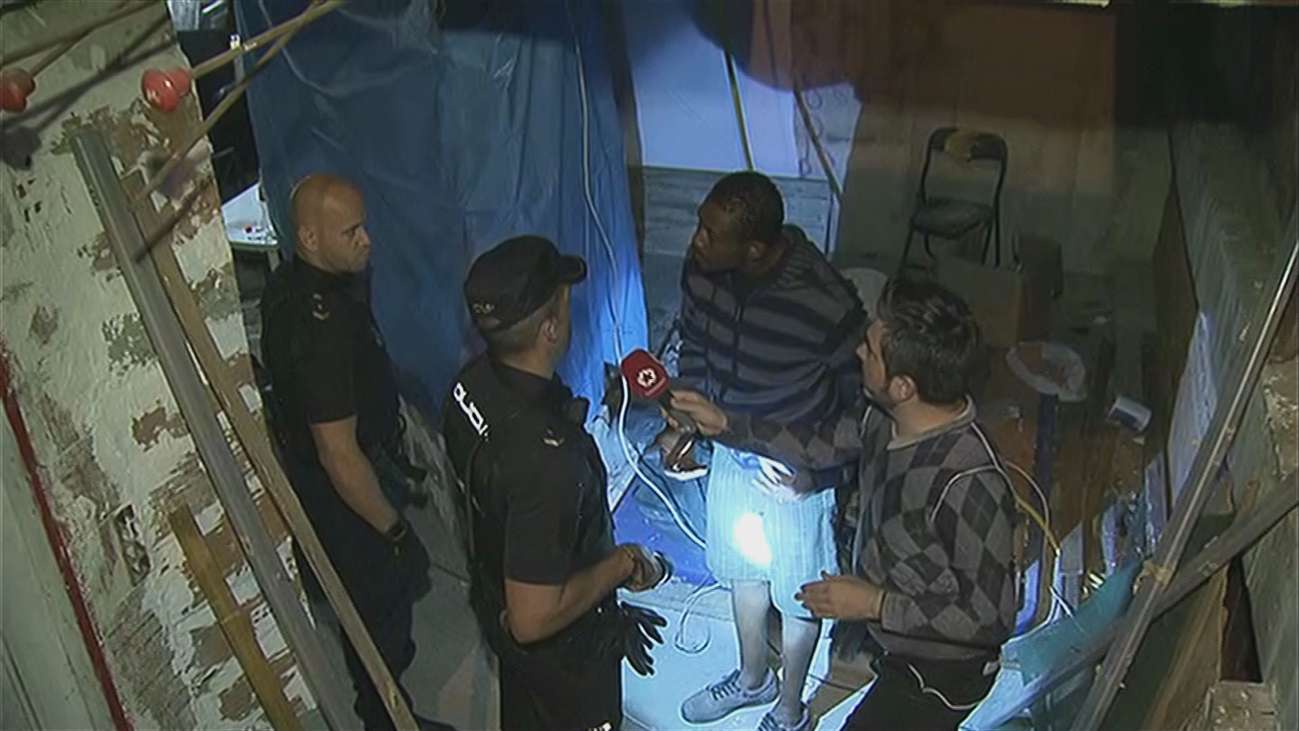 Firmas contra los okupas en Puente de Vallecas