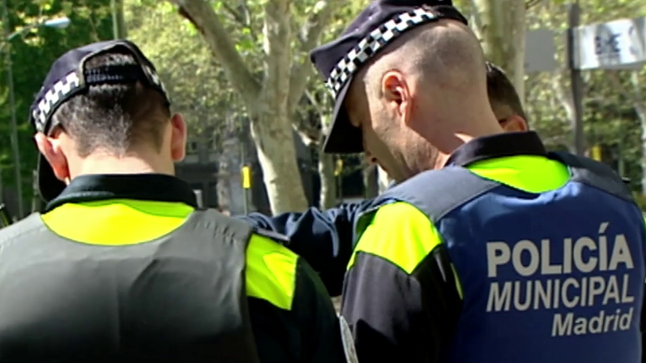 Se reabre el caso de los policías que insultaron a Manuela Carmena en un chat