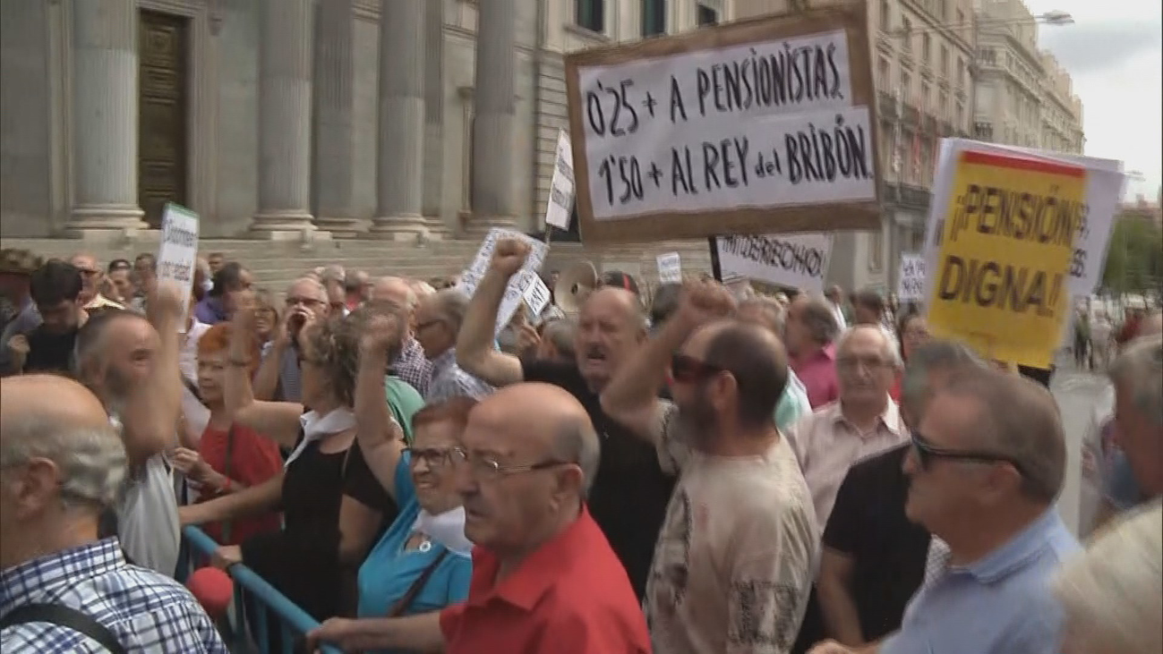 La protesta de los pensionistas corta la Carrera de San Jerónimo