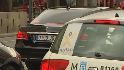 Nueva jornada de tensión entre los taxis y los VTC a la espera del decreto