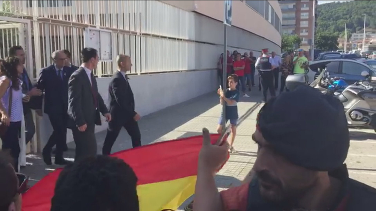 Torra abucheado en el Instituto donde se humilló a hijos de guardias civiles