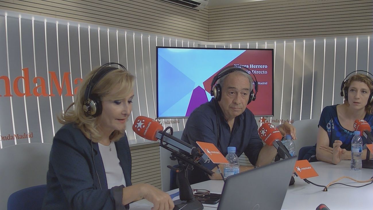 Los periodistas Luis Gómez  y Nuria Platón, a debate