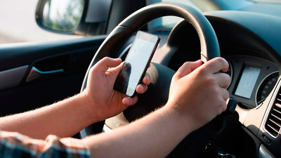 La utilización de WhatsApp durante la conducción podría suponer hasta seis puntos