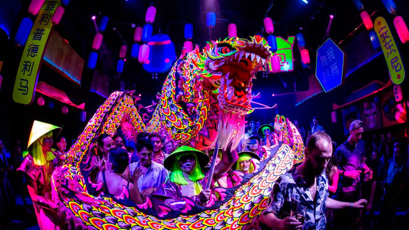 El salón de manicura que se transforma en discoteca