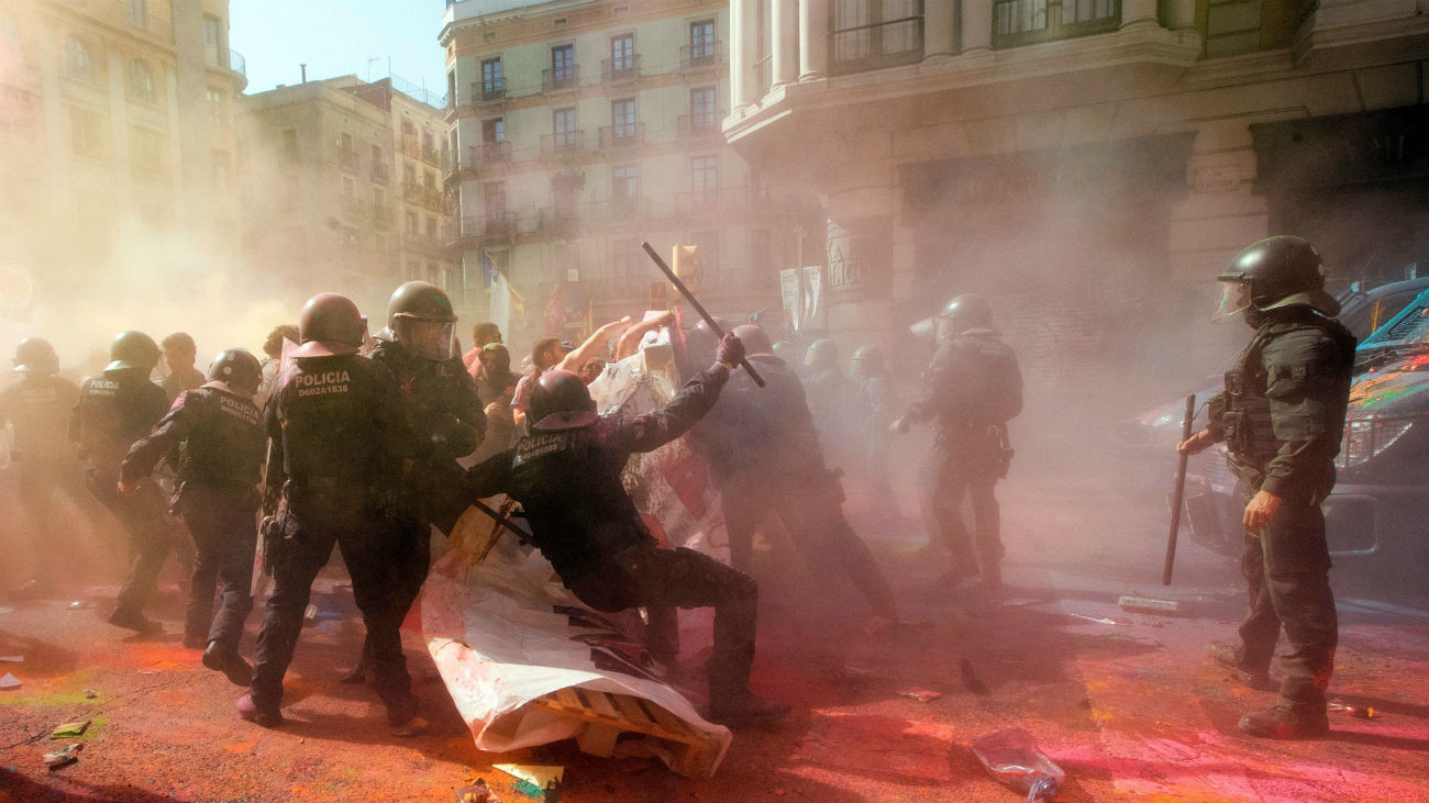 Seis independentistas detenidos en los altercados de Barcelona
