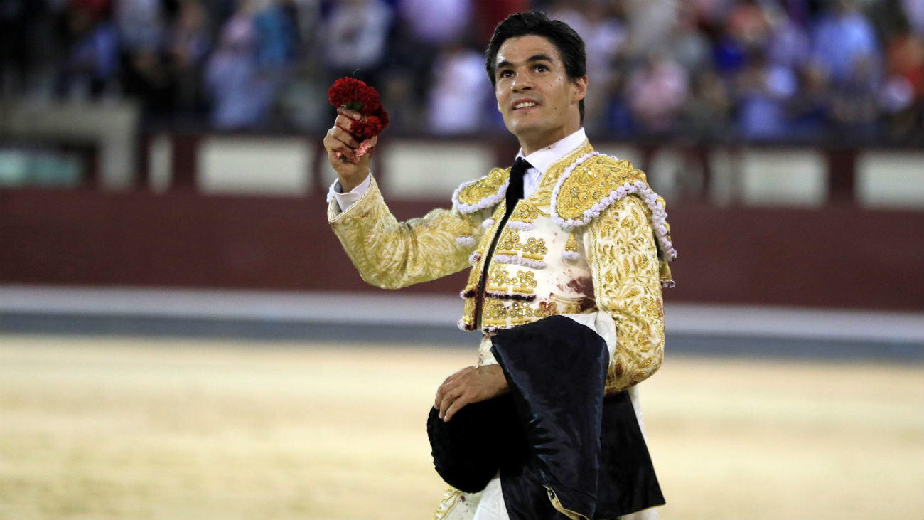 Oreja a la torería de ley de Pablo Aguado y "milagro" para Fortes