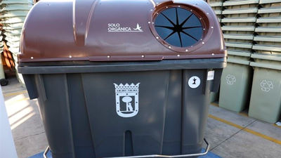 El cubo para la recogida de restos orgánicos llega a cuatro distritos de la capital