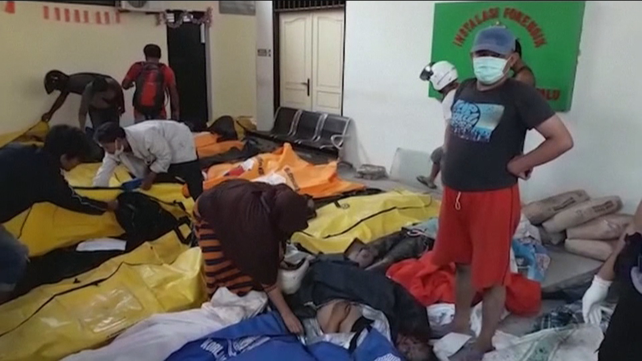 Más de 1.200 muertos en Indonesia por los terremotos y el tsunami