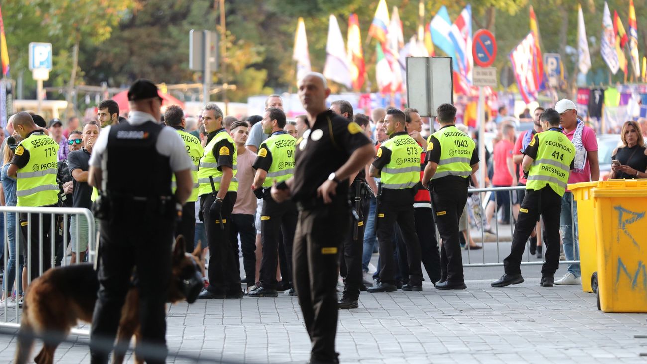 Dispositivo de seguridad en un partido de fútbol