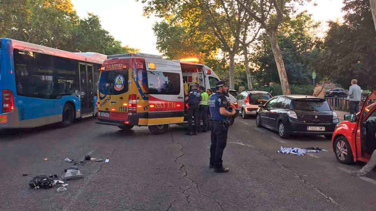 Un hombre muy grave tras ser atropellado en la calle Alcalá al intentar recuperar a su perro