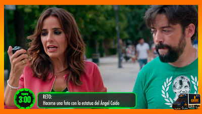 Hacerse un selfie en la estatua del Ángel Caído del Retiro