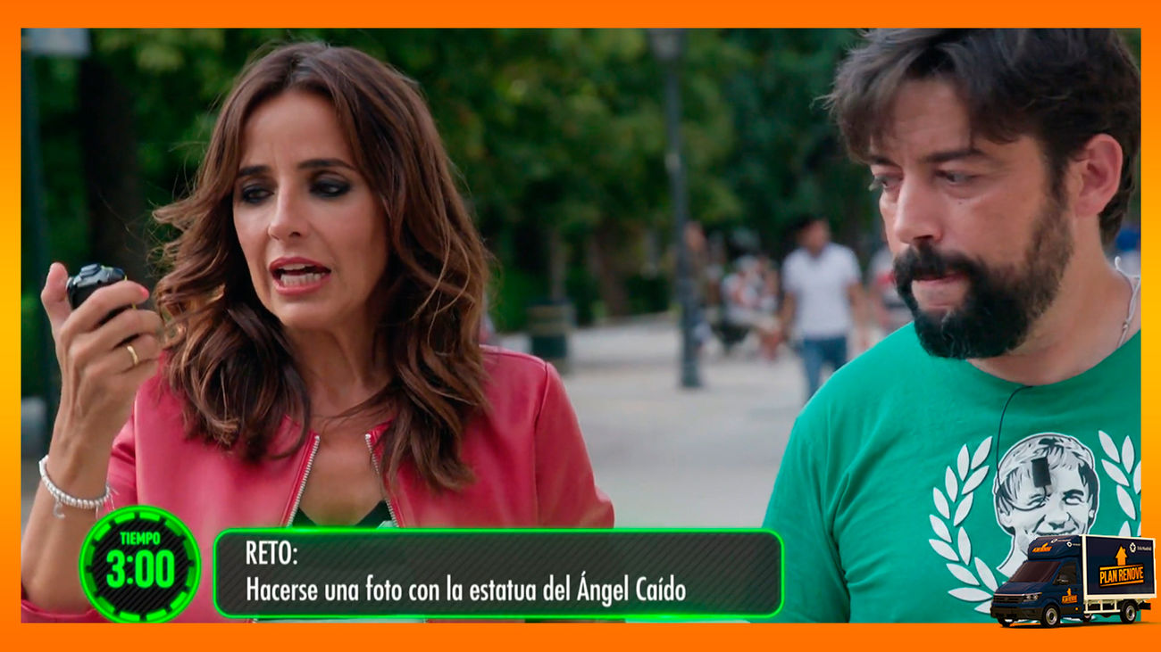 Hacerse un selfie en la estatua del Ángel Caído del Retiro