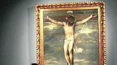 El "Cristo Crucificado" de Tiziano en el Escorial se desgarra al caerse de la pared