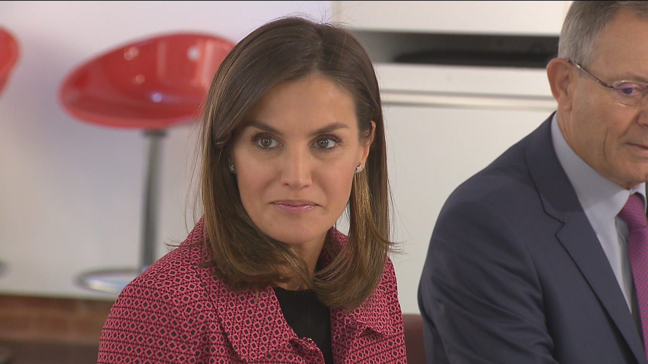 Jóvenes explican a la reina cómo Cruz Roja les ayuda a encontrar trabajo