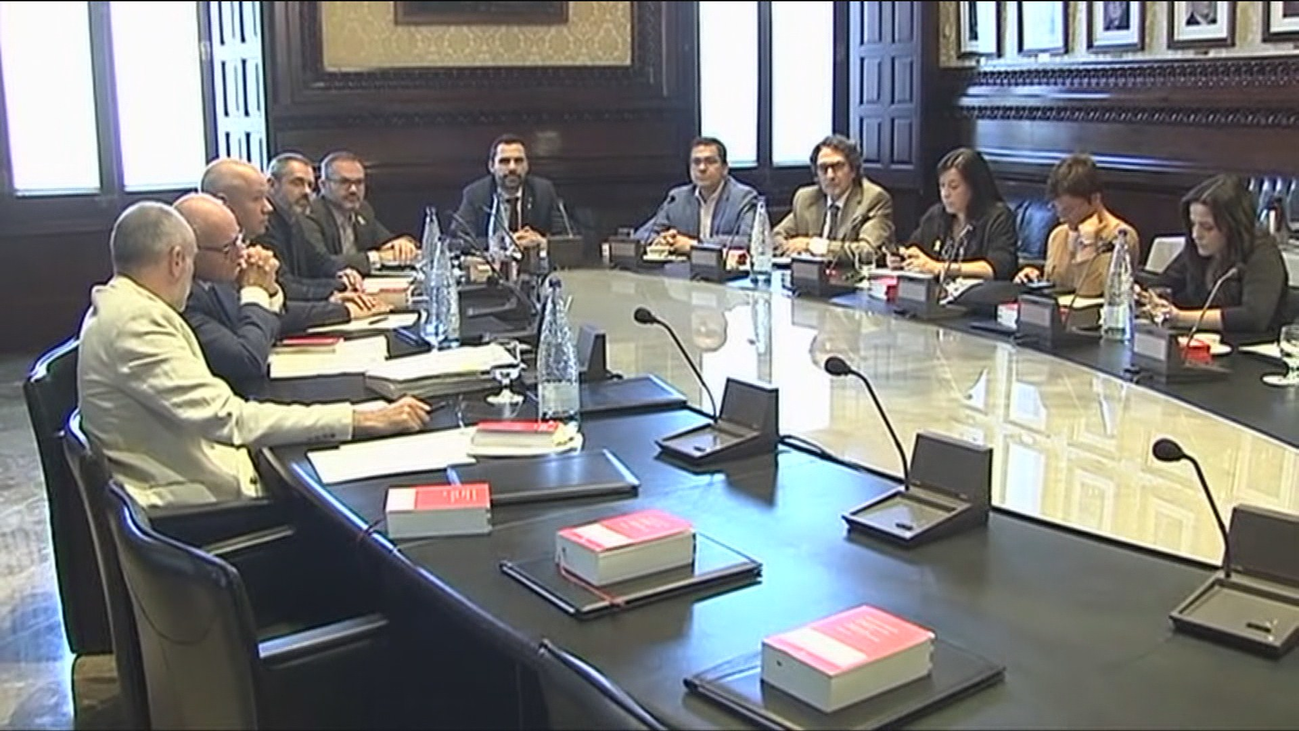 Torrent aplaza el pleno del Parlament ante el bloqueo político