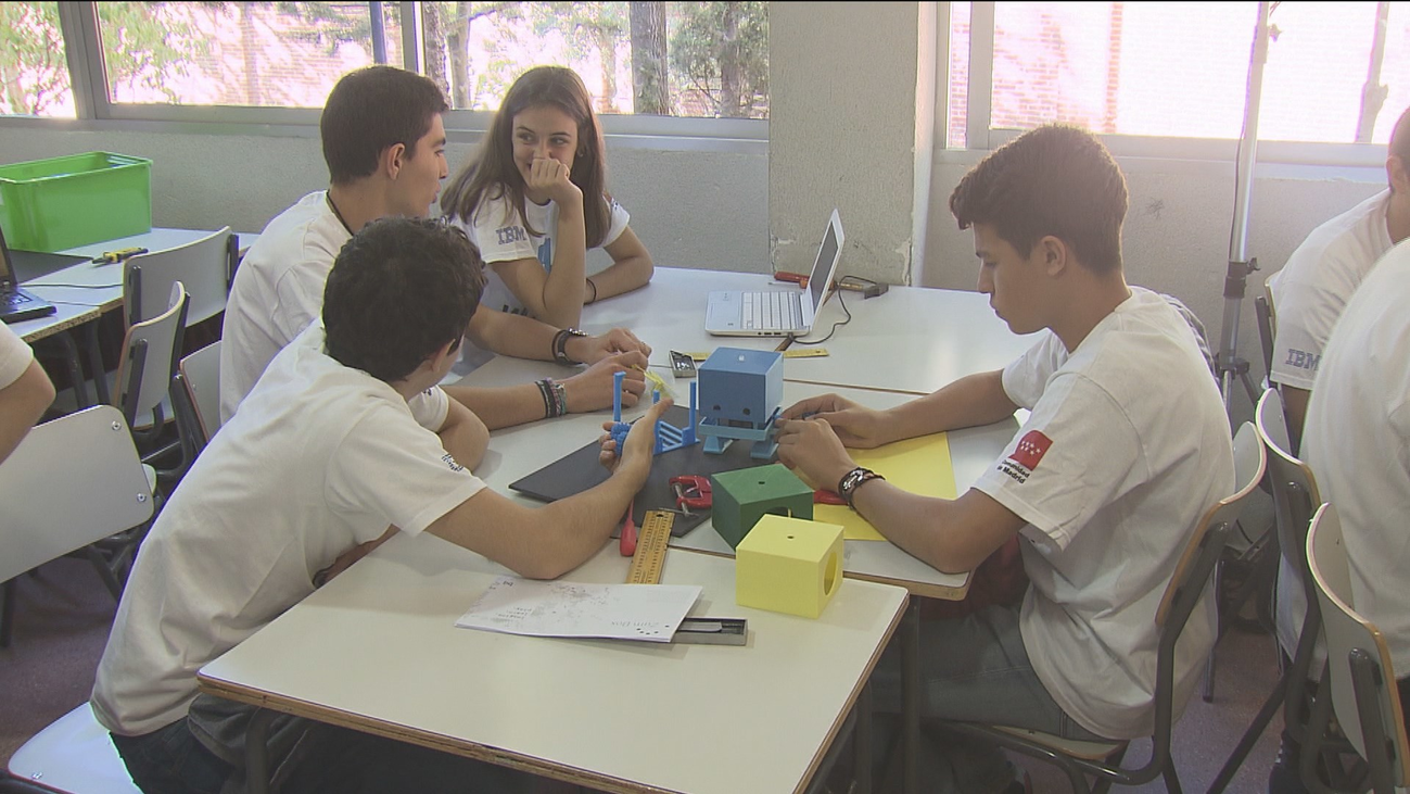 La inteligencia artificial entra en las aulas madrileñas con “Watson va a clase”