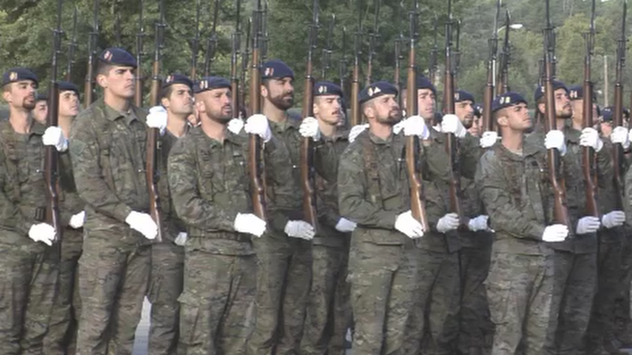 Nos colamos en el ensayo general del desfile de la Guardia Real