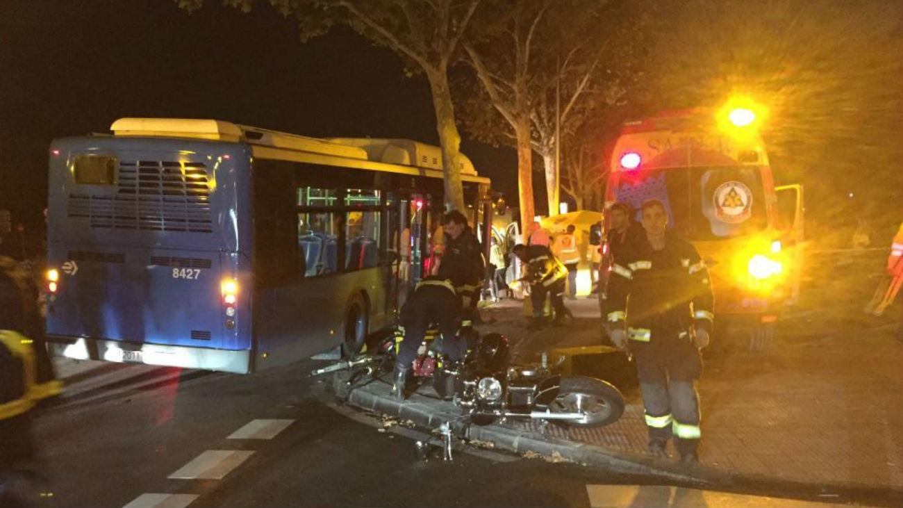 Fallece un motorista de 32 años tras chocar con un bus de la EMT en Puente de Vallecas