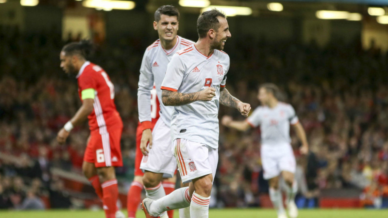 España golea a Gales (1-4) y el Madrid vapulea al Darussafaka (109-93)