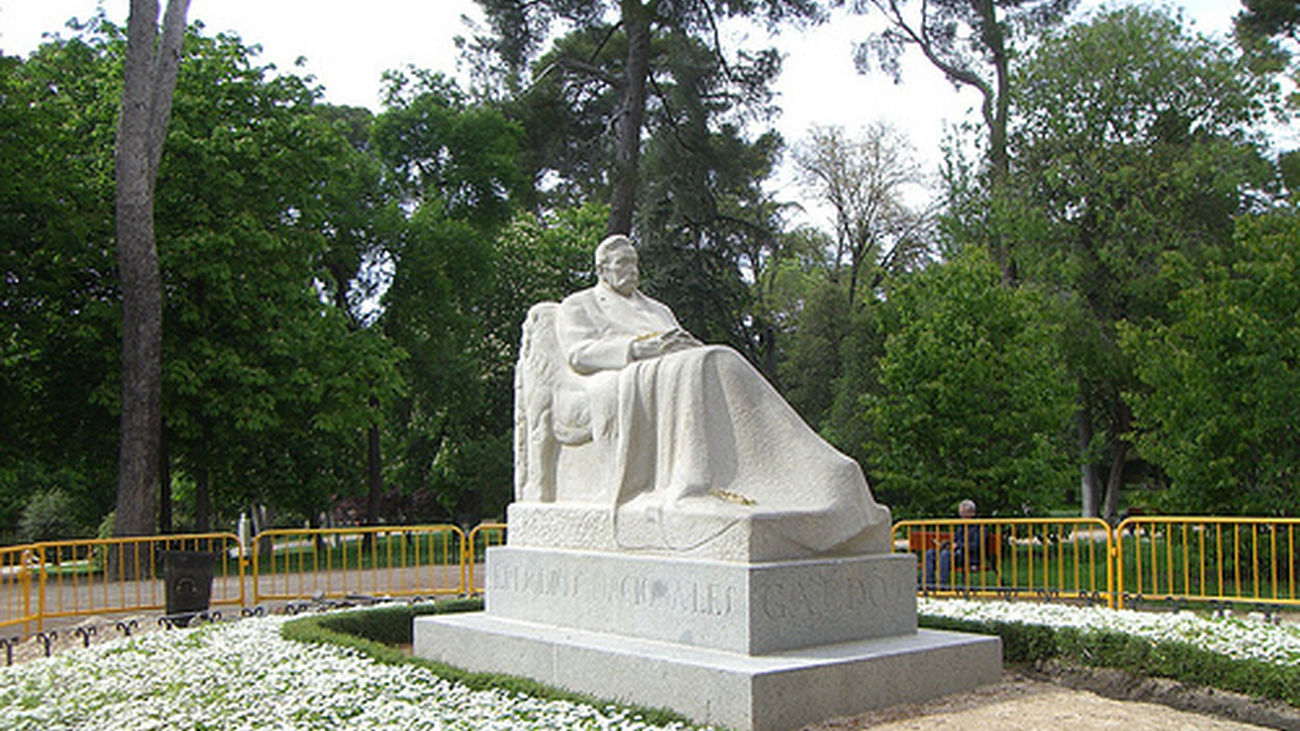 Monumento a Benito Pérez Galdós en el Parque del Retiro de Madrid