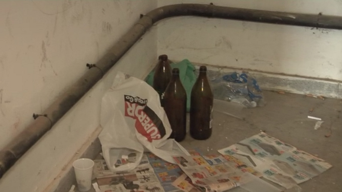 Goteras, grietas, suciedad, humedad y tuberías en mal estado en varios edificios de Móstoles