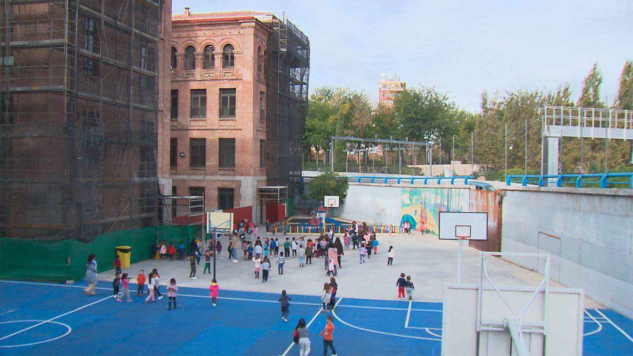 Oleada de robos y destrozos en varios colegios madrileños