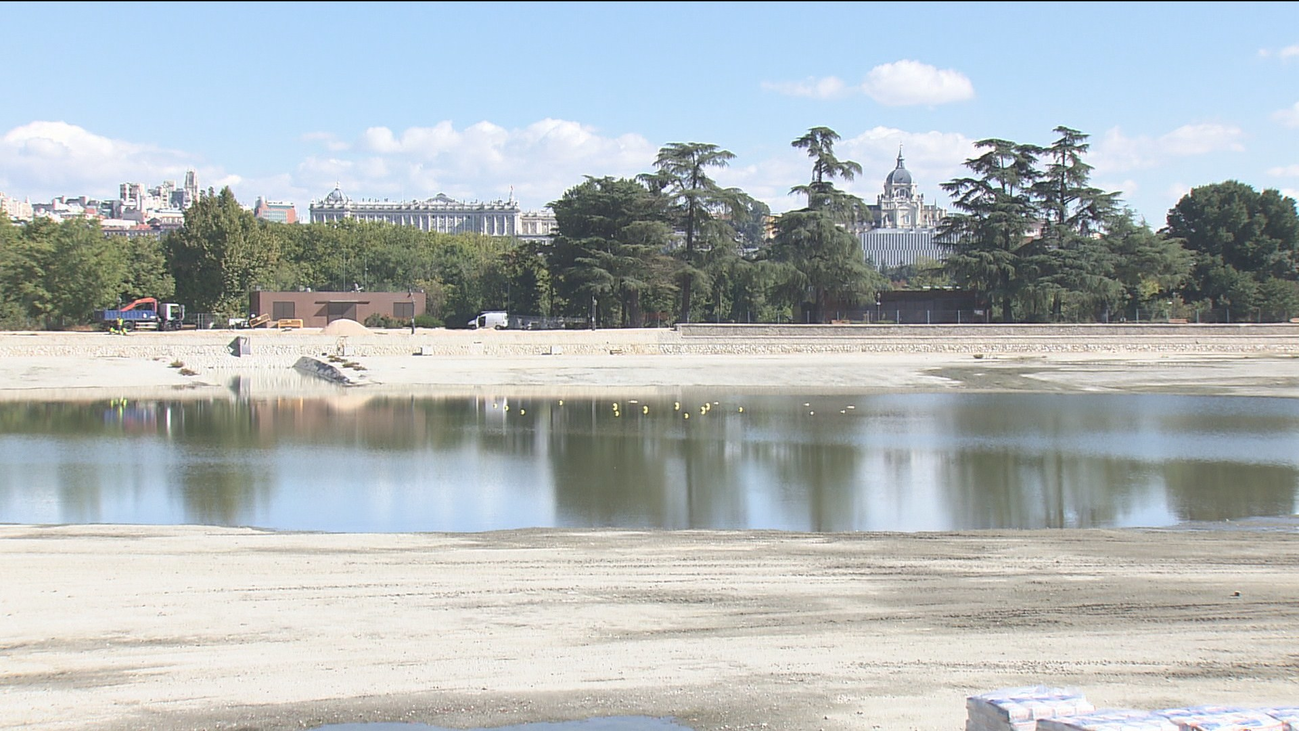 Comienza el llenado del Lago de la Casa de Campo tras su vaciado para limpieza y reparación