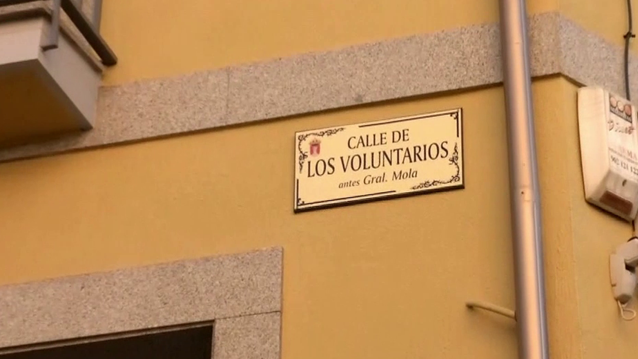 Guadarrama mantiene los nombres franquistas en 11 calles pese a cambiar las placas por la Ley de Memoria
