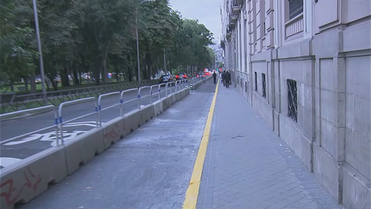 El Ayuntamiento suprime un carril para el coche en Recoletos y deja solo uno en Alcalá de Cibeles a Barquillo