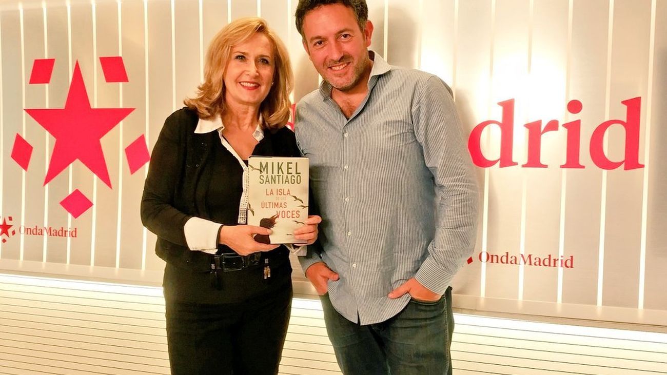 Mikel Santiago presenta 'La isla de las últimas voces'