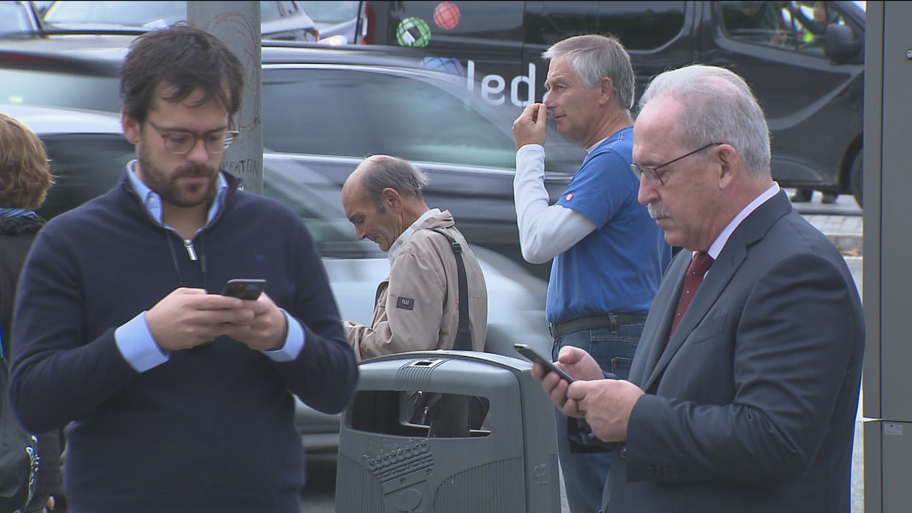 Enganchados al móvil tres días de una semana