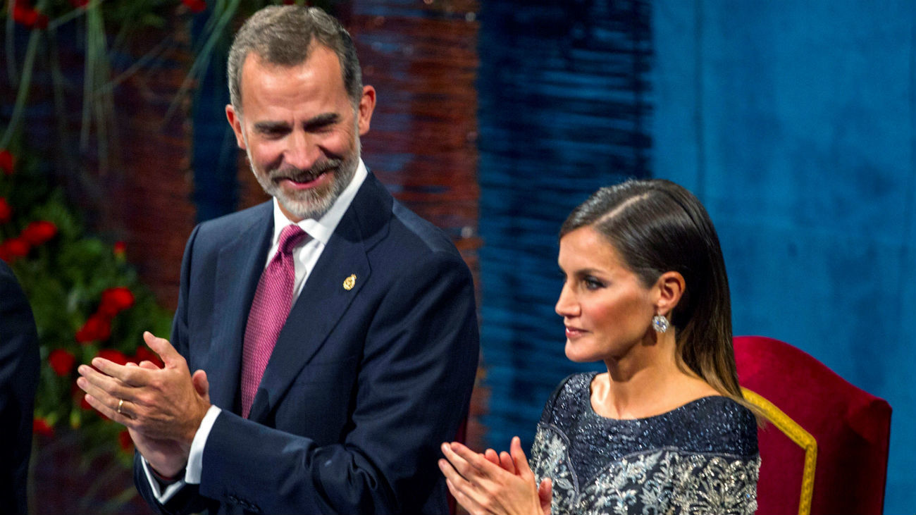 El rey Felipe y la reina Letizia durante la entrega de los Premios Princesa de Asturias 201