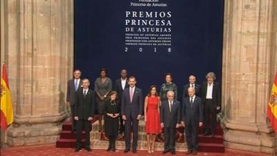 Los Reyes reciben a los galardonados con los Premios Princesa de Asturias