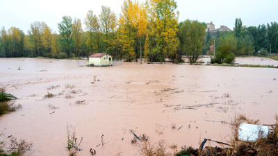 Un temporal debilitado afecta a diez carreteras y pone en alerta a Andalucía