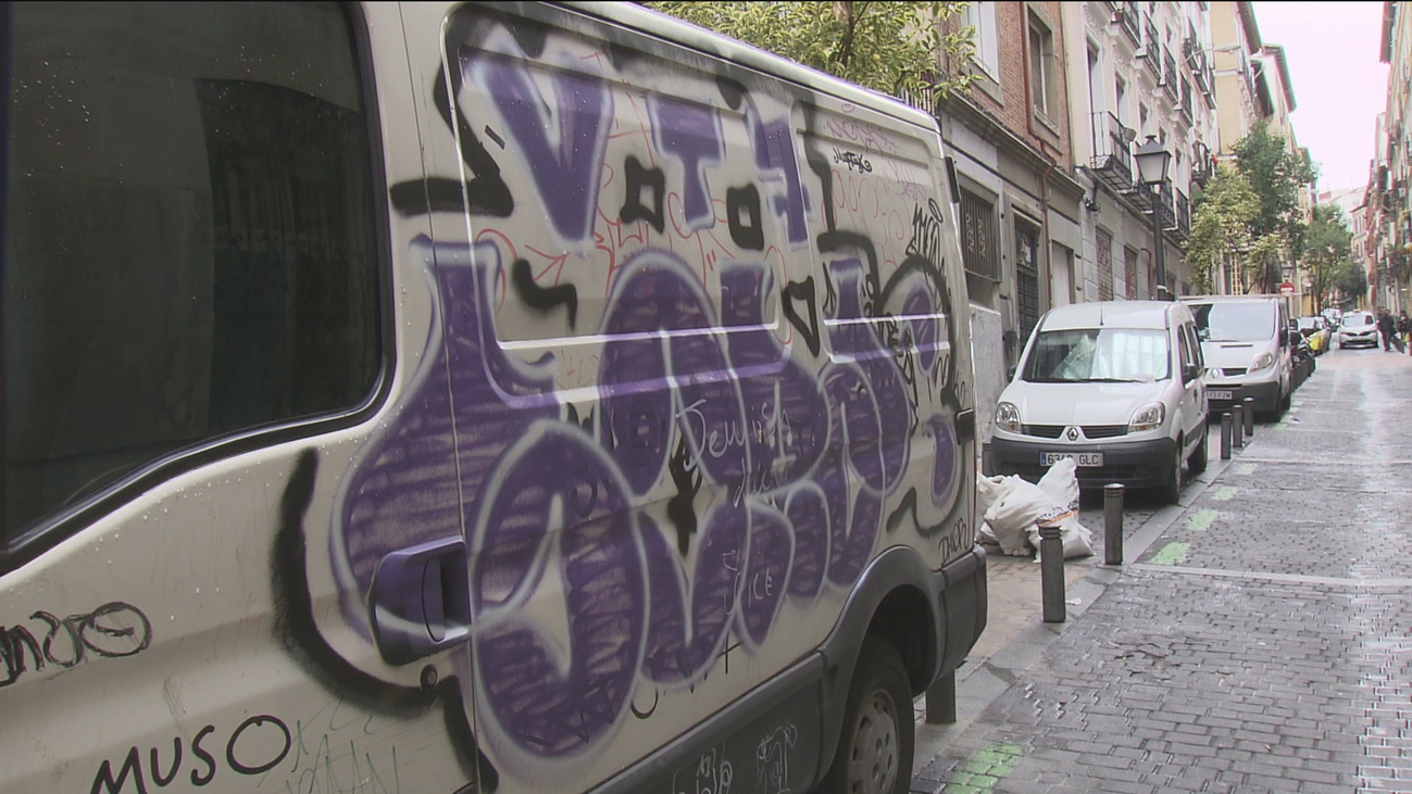 Vecinos de Malasaña exigen reunirse con Carmena ante la degradación del barrio